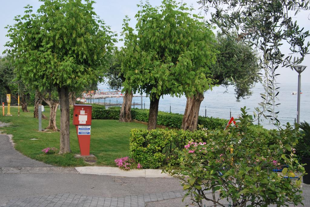 Camping Porto Srl Hotel Moniga del Garda Exterior foto